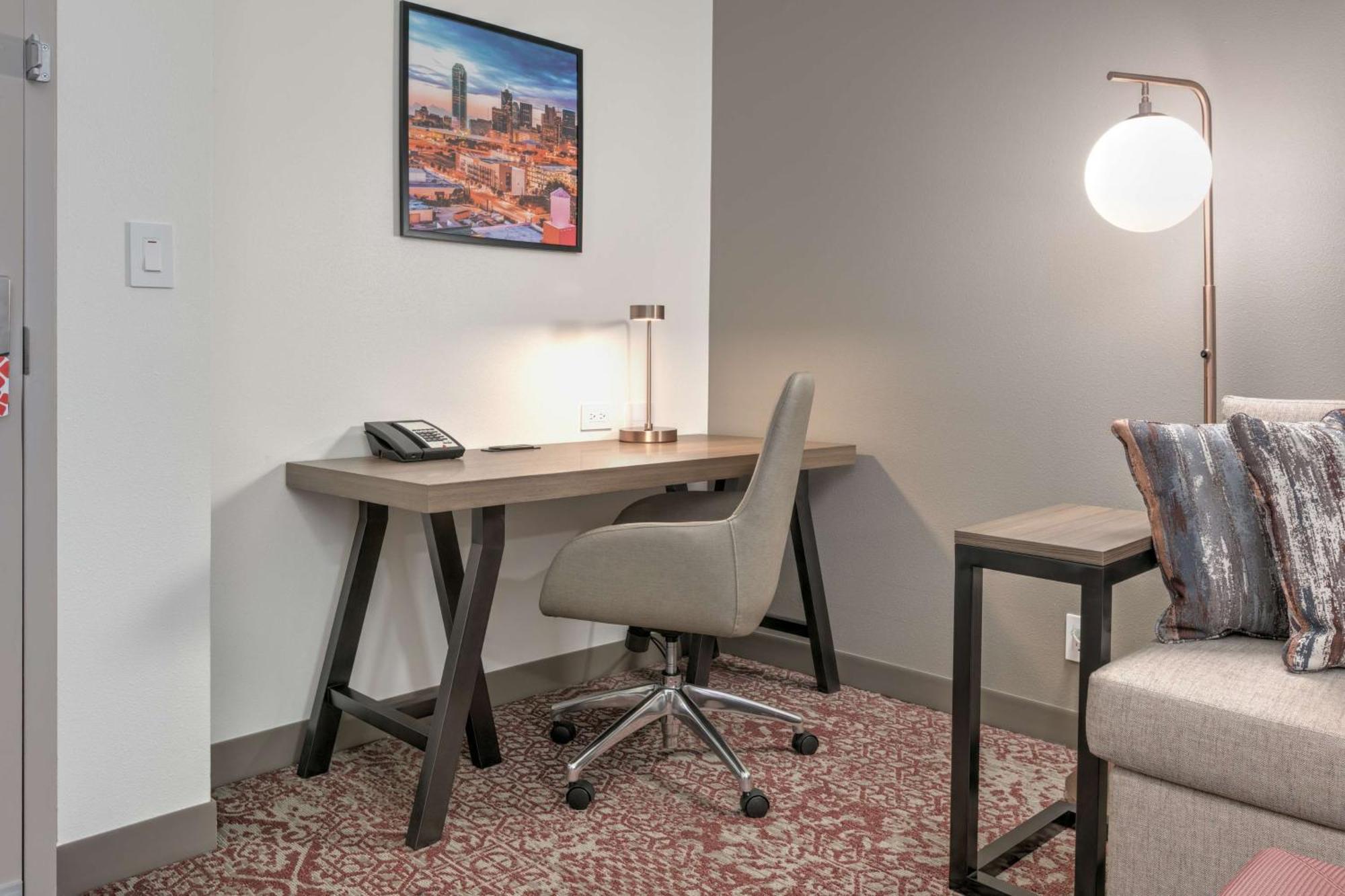 Hilton Garden Dallas Hotel 4*